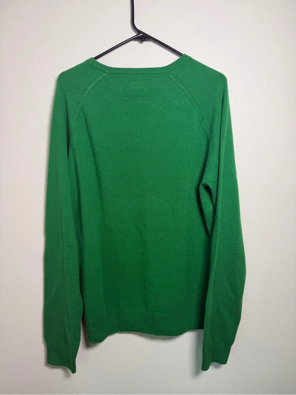 Club Monaco 100% Cashmere Kelly Green V-Neck Sweater Size M